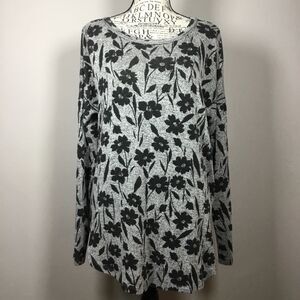 Bobeau light grey scoop neck king sleeve stretchy top black floral pattern sz M